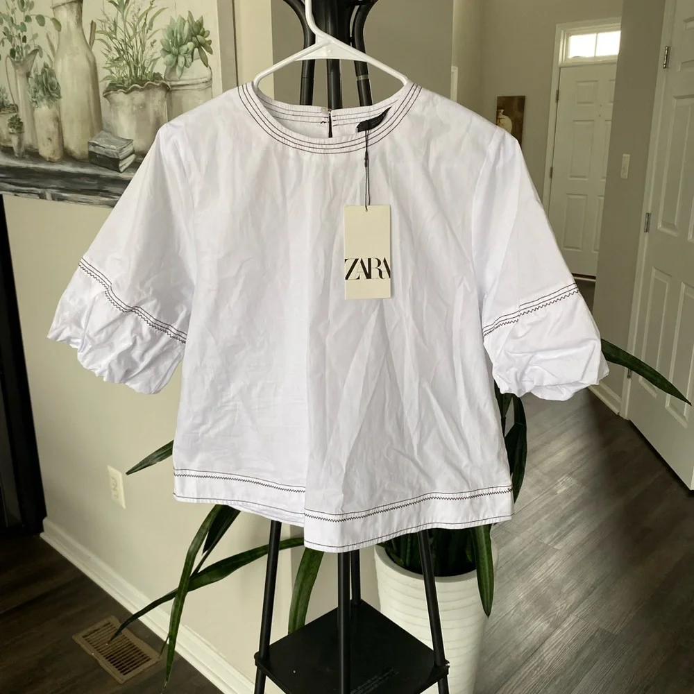 NWT Zara White Puff Sleeve Blouse with Contrast Stitching - Size M - Picture 1 of 7